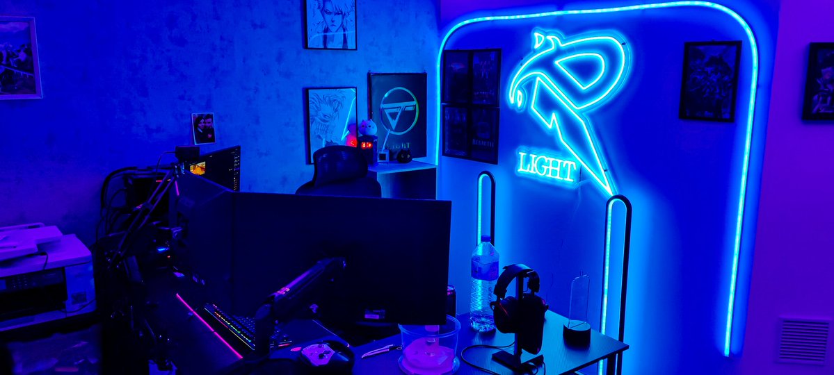 JustLiGhT54's tweet image. My 2025 Setup 😍
The cleanest setup I&apos;ve had so far ❤️

#setup #Pc