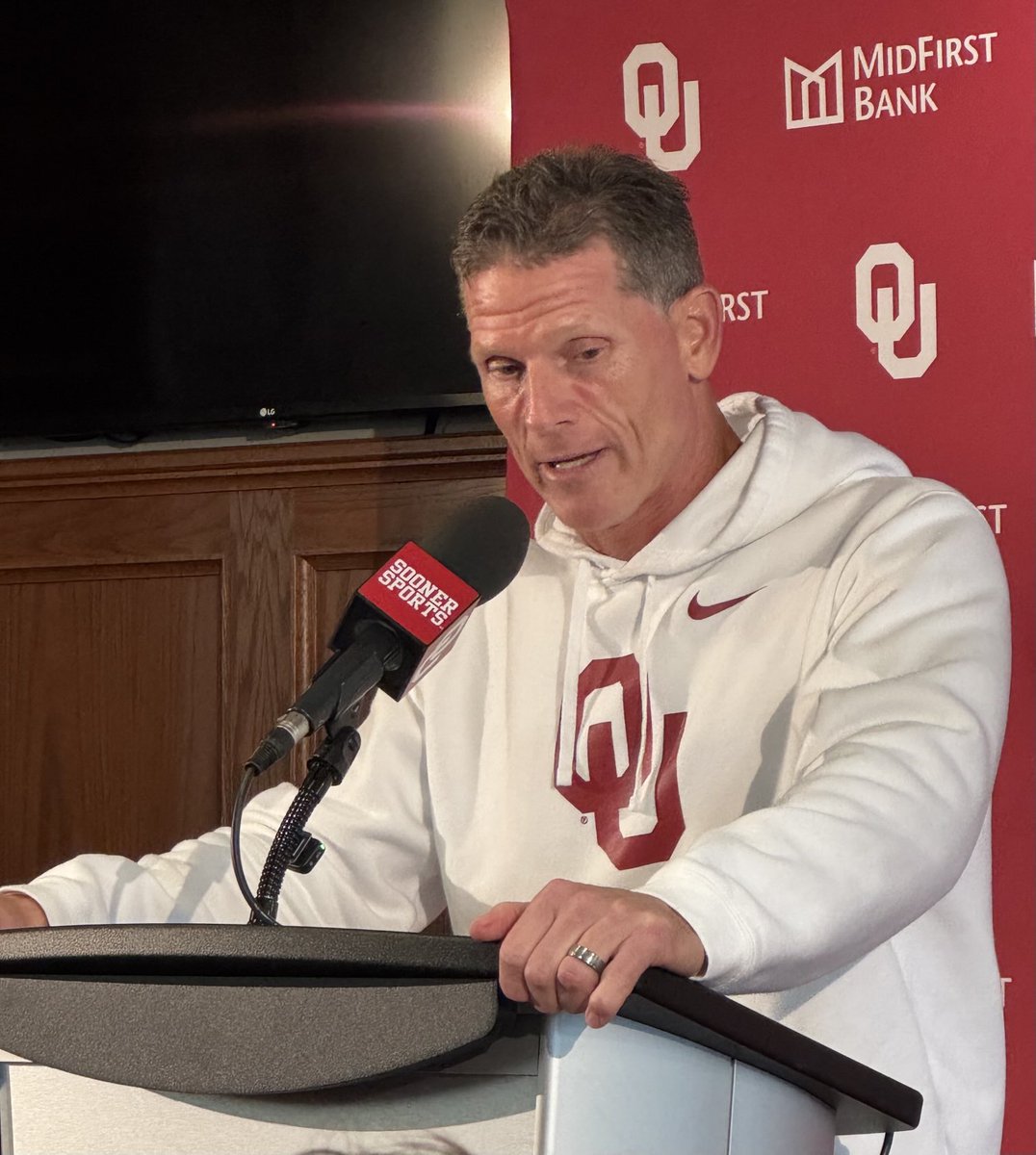 cfitzfox's tweet image. Brent Venables press conference…  “(Mateer) has done zero good on good work this week… I don’t know anything about this injury… when they tell me he’s ready that’s when I’ll know… It’s Michael and Whitt right now… If you’re going to play, you have to go good on good”