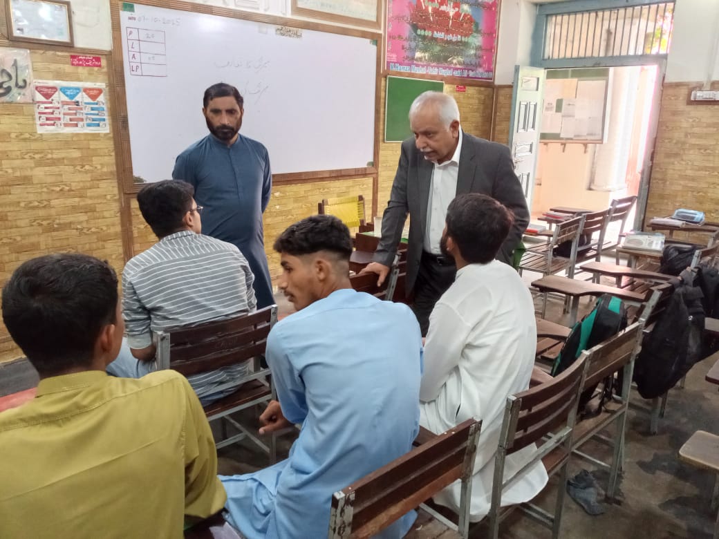 PVTC_Official's tweet photo. Chairman PVTC paid a surprise visit to VTI Kamoke to interact with trainees &amp; staff and review on-ground training standards. He inspected tools, equipment &amp; lab materials to ensure quality as per course standards — reaffirming PVTC’s commitment to excellence in skills training. https://t.co/GditTLXQ1c