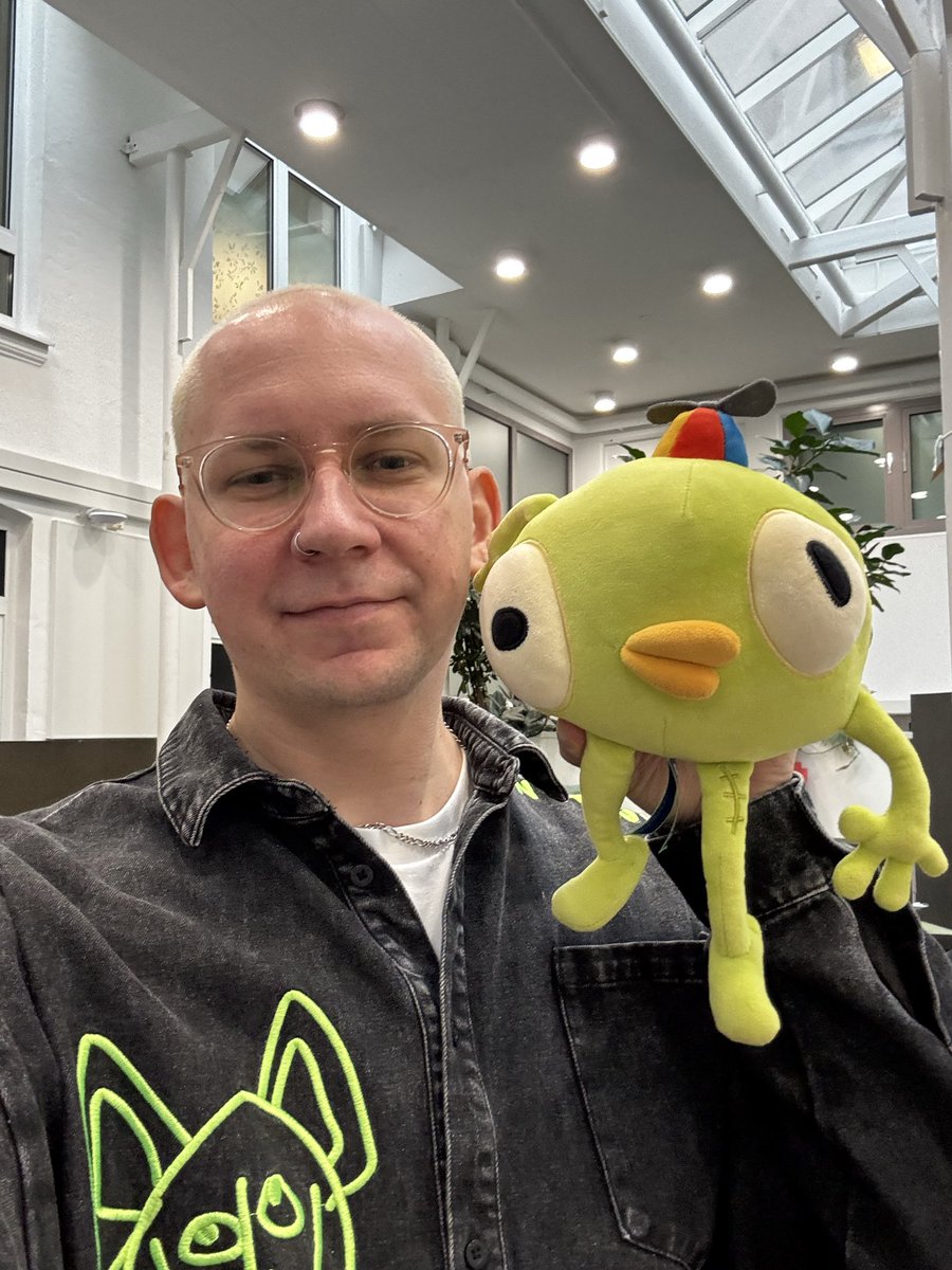 Olima's tweet image. met the real bing bong in sweden today!! the only celebrity I care about 

(and did a sick marketing workshop with @thebirdmountain)
