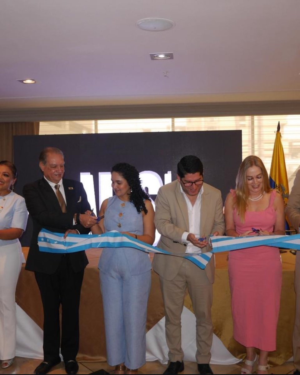 cepan_ec's tweet photo. 🌎 La #CEPAN presente en el EXPAND HUB – Guayaquil 🚀

Con la visión de impulsar nuevas oportunidades y expandir los mercados hacia Panamá, la Cámara Ecuatoriana–Panameña de Comercio, Industrias y Turismo (CEPAN) participa en este importante encuentro de innovación, inversión y desarrollo empresarial con la presencia de la Presidenta de Directorio @IsaEspinosaZea  y el Presidente Ejecutivo @JoseRAlvearC 

🤝 Nuestra misión es clara: conectar a los emprendedores y empresarios ecuatorianos con el ecosistema binacional, fortaleciendo el comercio, el turismo y la cooperación entre Ecuador y Panamá.

¡Juntos construimos un puente hacia nuevos mercados y un futuro empresarial más integrado! 🇪🇨🇵🇦