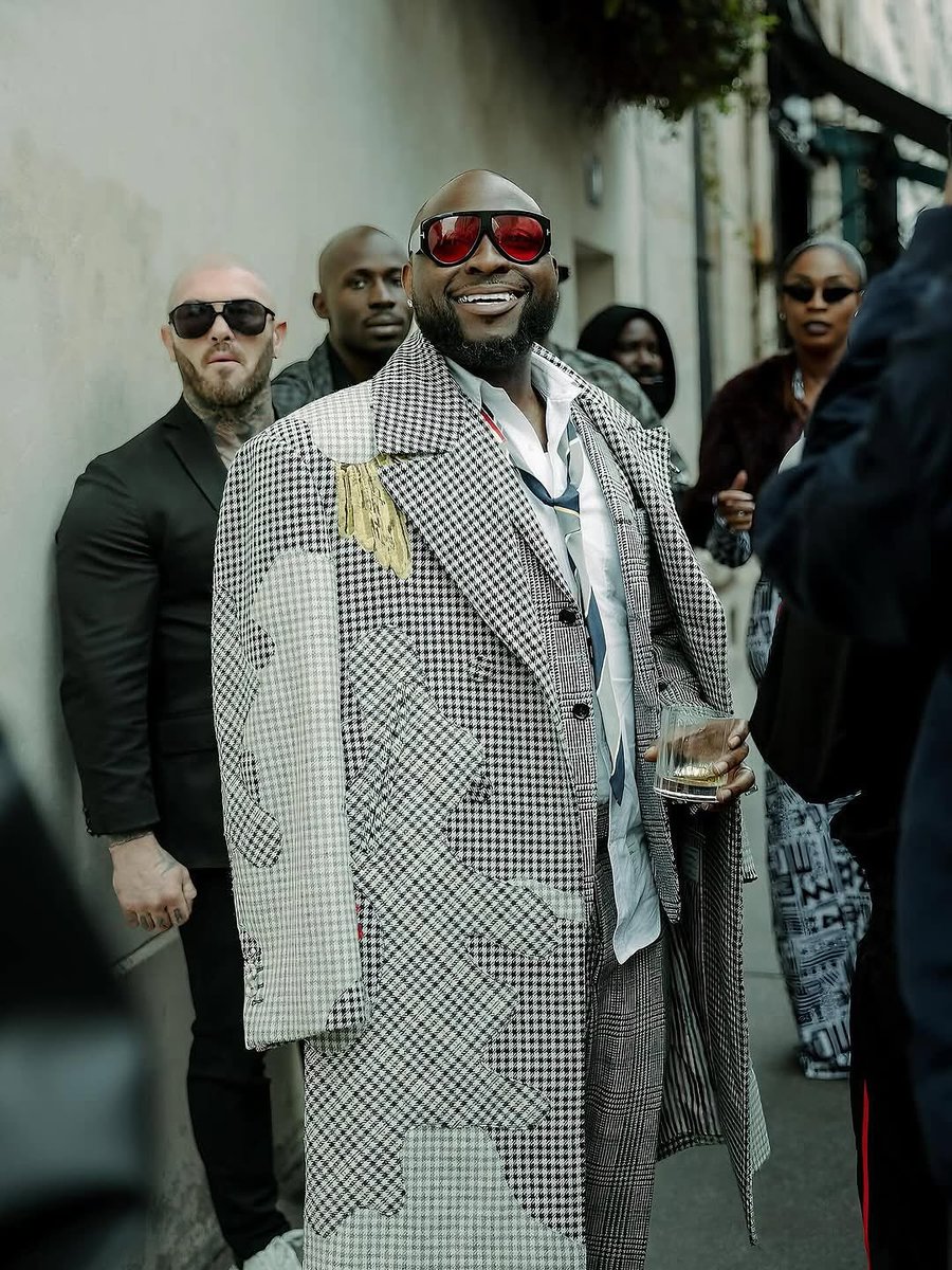 Davido at the Paris Fashion week 🇫🇷 

#davido #afrobeats #music  #dance