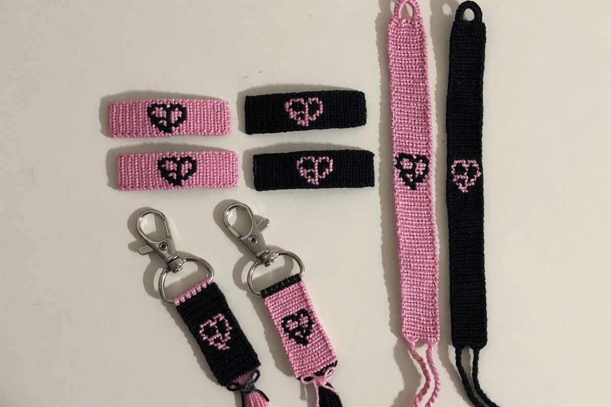 doubleknot_ph's tweet photo. Hi Blinks!! We are officially opening our pre-order for our fanmade BLACKPINK handmade bracelet, keychain, and hairclip tomorrow! 🧶 Please look forward to it!! 🖤🩷

🗓 Pre-order starts: October 8!

⌗ (tags) : ic wts blackpink jisoo jennie rosé lisa deadline in bulacan https://t.co/9O25622gRe