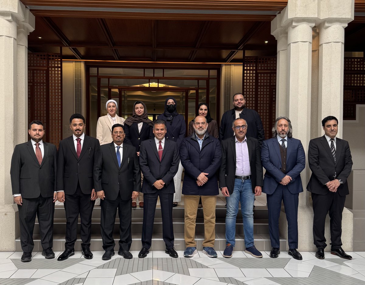 التقى المندوب الدائم للمملكة لدى <a href="/UNGeneva/">United Nations Geneva</a> سعادة السفير عبدالمحسن بن خثيله، موظفي <a href="/KSAMOFA/">وزارة الخارجية 🇸🇦</a> وعدد من منسوبي الجهات الحكومية المشاركين في الدورة التدريبية التي ينظمها <a href="/Gulf_Research/">Gulf Research Center - مركز الخليج للأبحاث</a> في جنيف. 
مؤكدا على أهمية الارتقاء بالكفاءات الدبلوماسية، ومثمنًا إسهام هذه البرامج في تمكين الكوادر