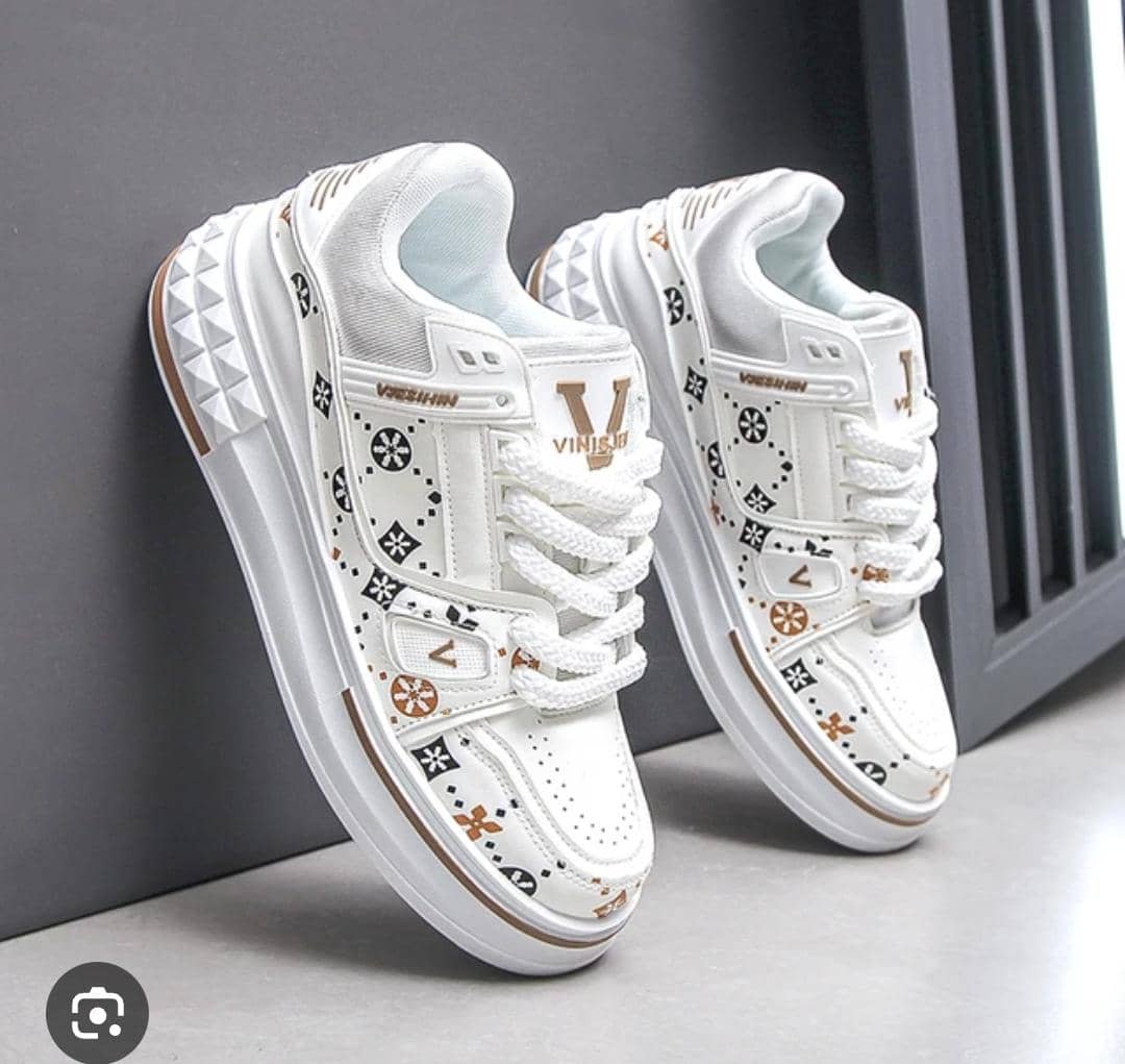 OnyiiAn's tweet image. Still your best footwear plug for your wholesale and retail deals. Contact us. This sweet sneakers is available in size 39 40 41 42 43 44 at #28,000 only fully boxed!