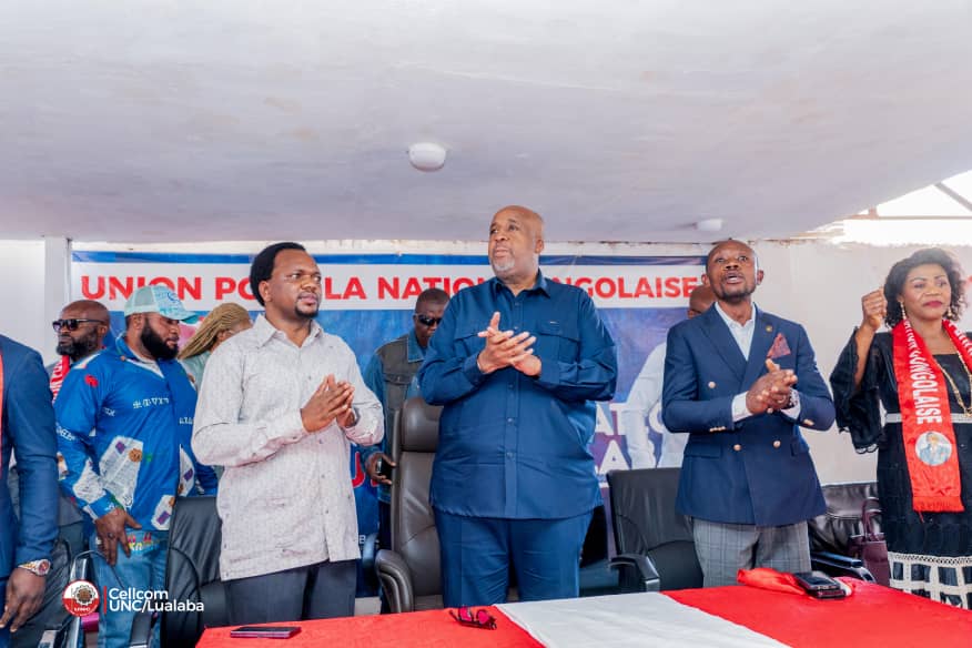 coeurdafriqueM's tweet photo. Ce mardi 07 octobre, l’Interfédération de l’UNC/Lualaba a eu l’honneur d’accueillir Son Excellence Molendo Sakombi @molendosakombi Ministre de l’Électricité et des Ressources Hydrauliques, dans le cadre d’une visite officielle.

Prenant la parole, le SIF @ChristianMasud_ Christian Masudi a souhaité la bienvenue à l’illustre hôte, lui adressant ses chaleureuses félicitations pour sa reconduction au sein du Gouvernement. Il a également exprimé sa reconnaissance pour le soutien apporté par le Ministre, notamment à travers la construction de l’hangar, symbole de la présence accrue du parti dans la province.

Une minute de silence a été observée en mémoire du SGA Eddy Tshipeng, récemment décédé.

Dans sa réponse, Son Excellence Molendo Sakombi a salué le travail remarquable de l’équipe interfédérale, réaffirmant son attachement indéfectible à l’UNC, à son Président national Vital Kamerhe, ainsi qu’au Président de la République, Félix Tshisekedi.

Il a exhorté les cadres et militants à rester fidèles au parti, malgré les zones de turbulences actuelles, soulignant que la loyauté en politique est une valeur fondamentale pour construire l’avenir.

@KombeGauthier @GradignanK18079 @BillyKambale1 @JolMongu2