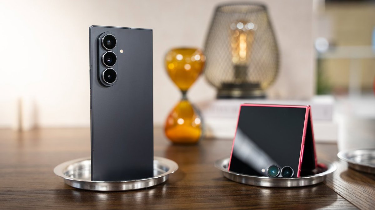 AndroidJuice's tweet image. Great news for Galaxy Z Fold 5 and Flip 5 users in the US! The stable Android 16 update is now rolling out, bringing new features and improvements. Enjoy a smoother and enhanced experience 📱✨ rpst.cc/E85Pq7