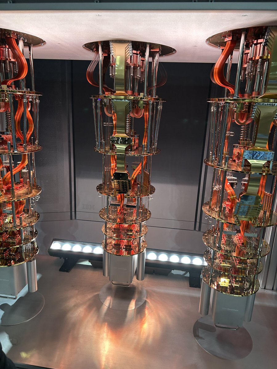 Db2KurtS's tweet image. Check out the @IBM quatum machine at #TechXChange