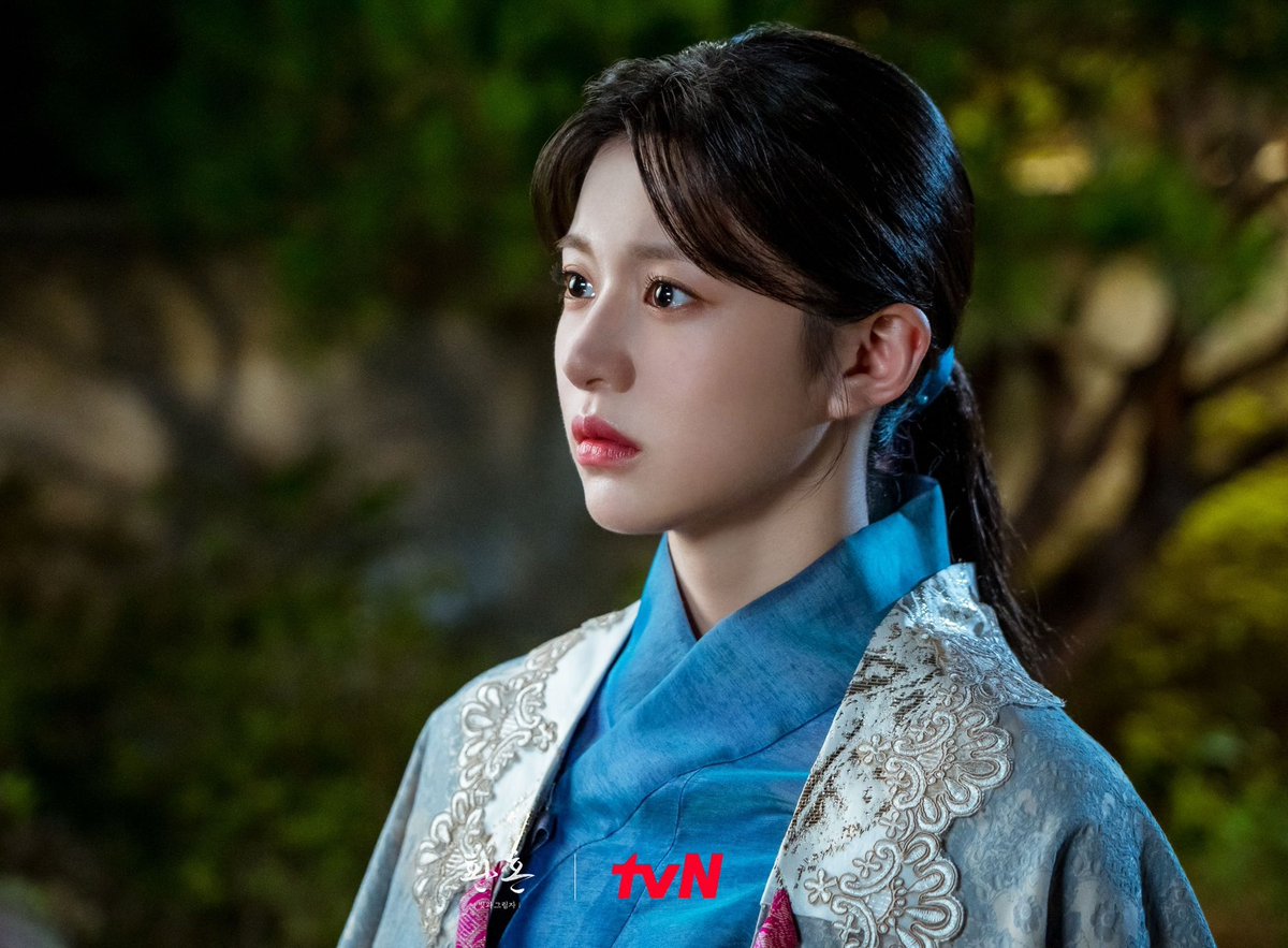 9oyounjun9's tweet image. 한복이 잘 어울리는 여자 1위