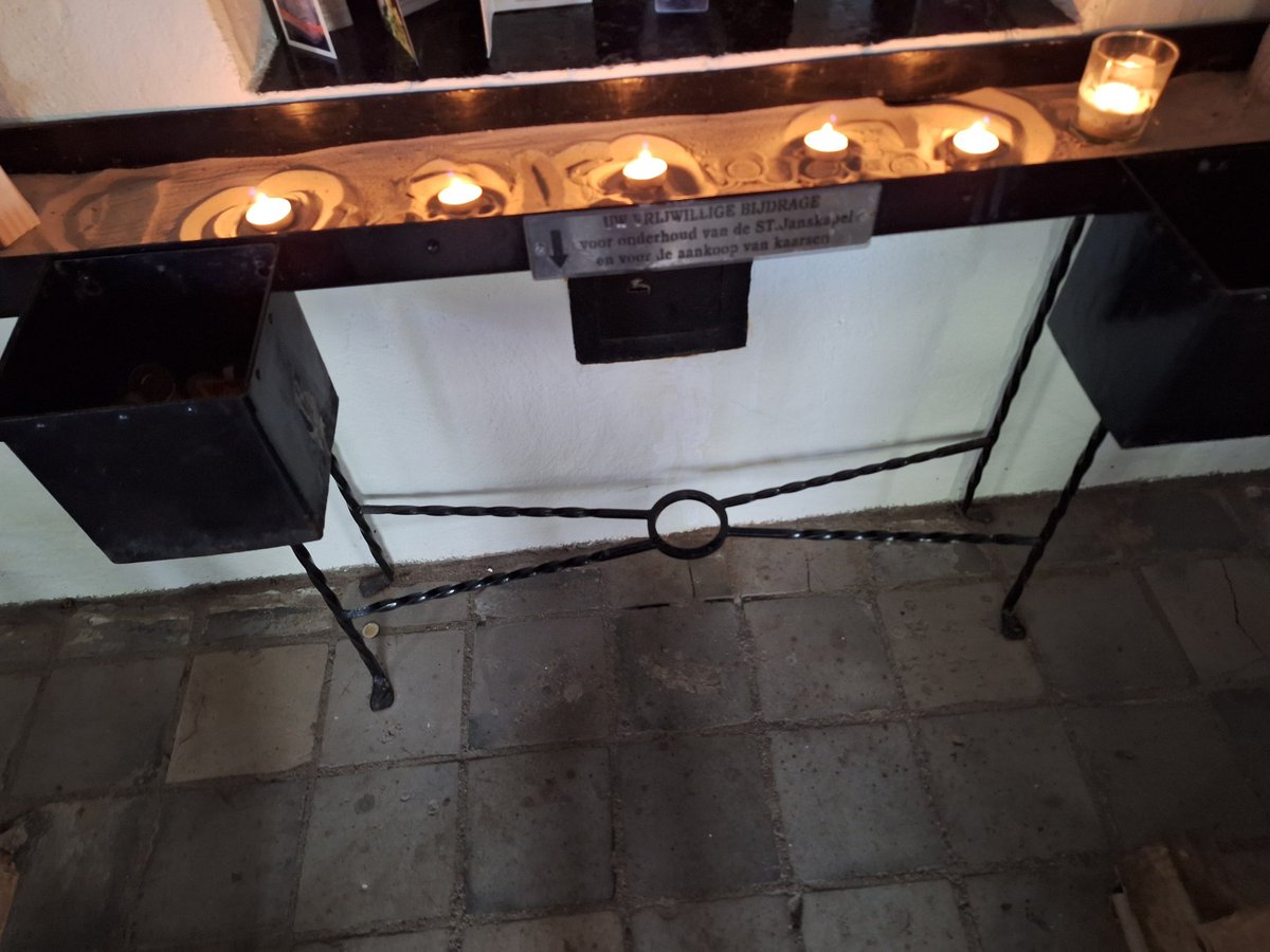 Thea7T's tweet image. Omdat er een keer tijd en ruimte was...
Omdat Dhr ver in zijn verleden zit én dit 1 van zijn nog levend(ig)e herinnering is... 
Hele verhalen, van onderduiken, smokkelen, verlies en gemis, emoties tot stilte..... 
#Dementie 
#Zorg