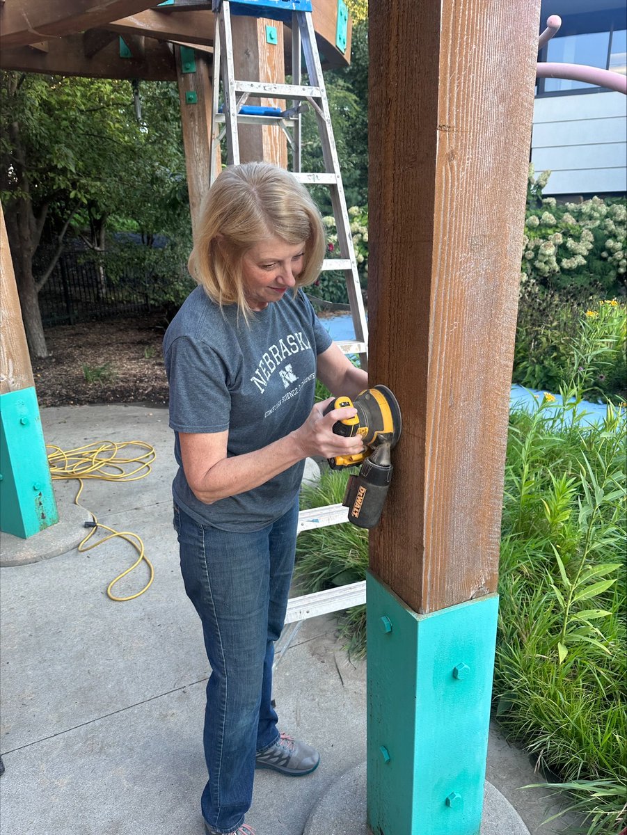 ProjectHarmony2's tweet image. Our pretty and polished pergola is complete! 🥳 The Omaha Woodworkers Guild generously donated hours of their time and equipment to re-staining the pergola in Project Harmony's Butterfly Garden. #VolunteerAppreciation