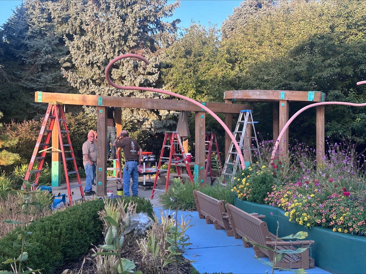 ProjectHarmony2's tweet image. Our pretty and polished pergola is complete! 🥳 The Omaha Woodworkers Guild generously donated hours of their time and equipment to re-staining the pergola in Project Harmony's Butterfly Garden. #VolunteerAppreciation