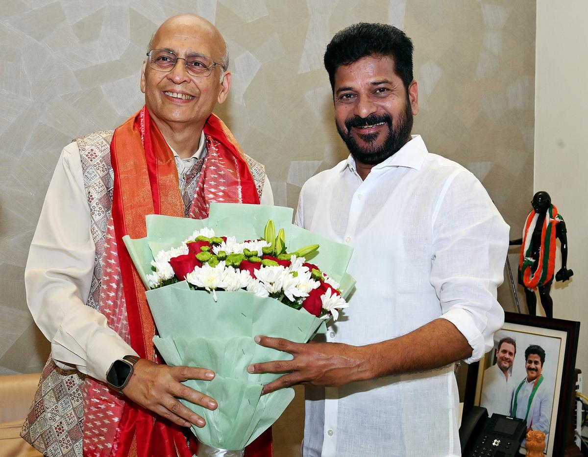 Congress4TS's tweet image. రేపు బీసీ రిజర్వేషన్లపై...
హైకోర్టులో విచారణ...

రాష్ట్ర తరఫున వాదనలు వినిపించనున్న సీనియర్ లాయర్ “అభిషేక్ మను సింఘ్వీ”

High Court hearing on BC reservations tomorrow — Abhishek Manu Singhvi to argue for the state; verdict crucial for local body polls.

#RevanthReddy #Telangana