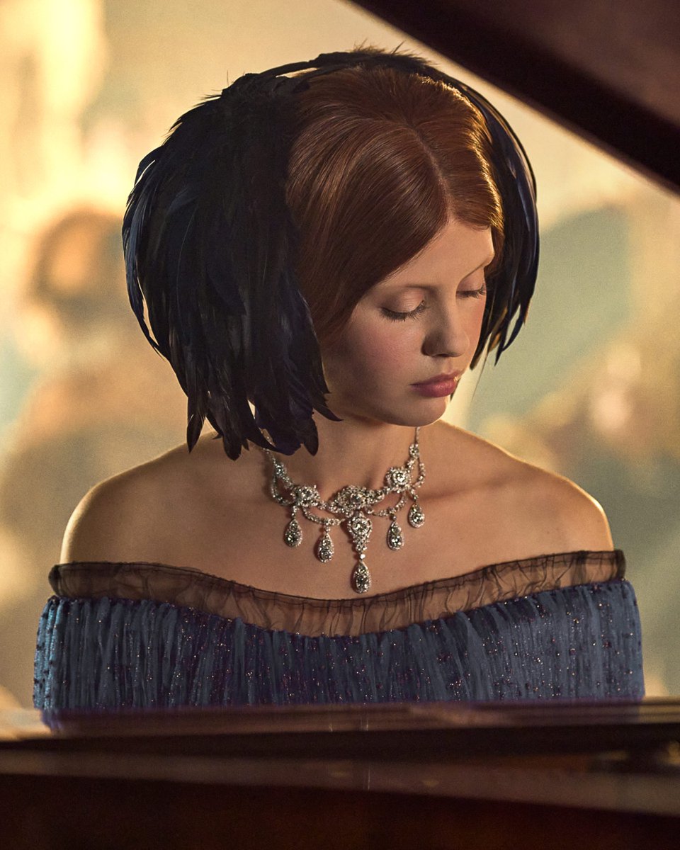 TiffanyAndCo's tweet image. From The Tiffany Archives
-
Handcrafted in platinum, 18k gold and diamonds totaling over 40 carats, the Wade necklace—designed in 1900—exemplifies Tiffany’s mastery of artistry and design. Unearthed from The Tiffany Archives and worn by Mia Goth in Netflix’s “Frankenstein,” its…