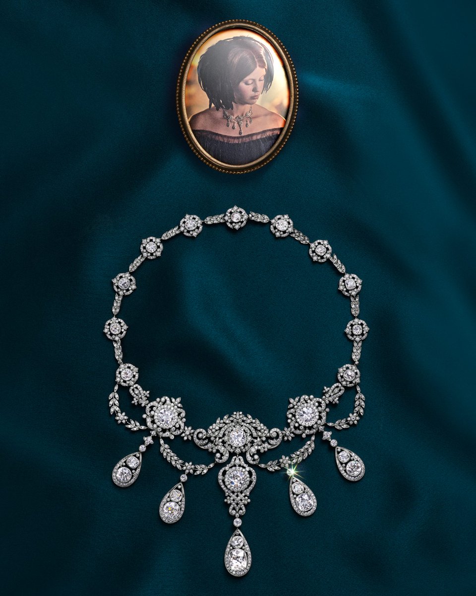 TiffanyAndCo's tweet image. From The Tiffany Archives
-
Handcrafted in platinum, 18k gold and diamonds totaling over 40 carats, the Wade necklace—designed in 1900—exemplifies Tiffany’s mastery of artistry and design. Unearthed from The Tiffany Archives and worn by Mia Goth in Netflix’s “Frankenstein,” its…