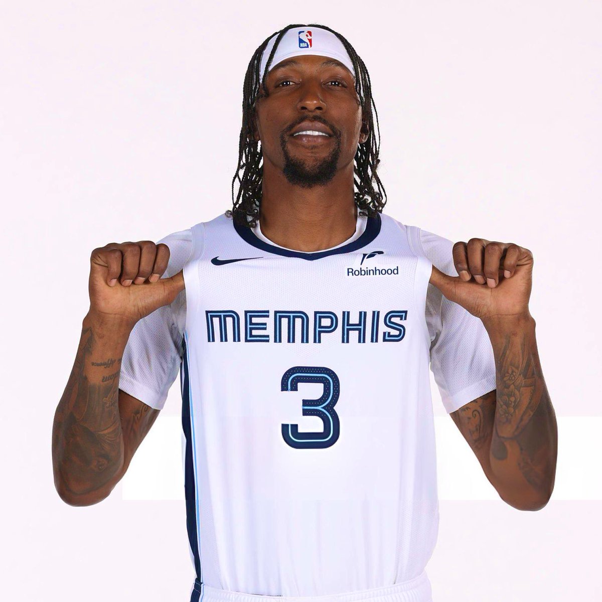 Dün gece ilk kez formamızı giyen

KENTAVIOUS CALDWELL-POPE ;

15 Sayı 👀
2 Ribaund 👀
3 Asist 👀
%60 FG 👀