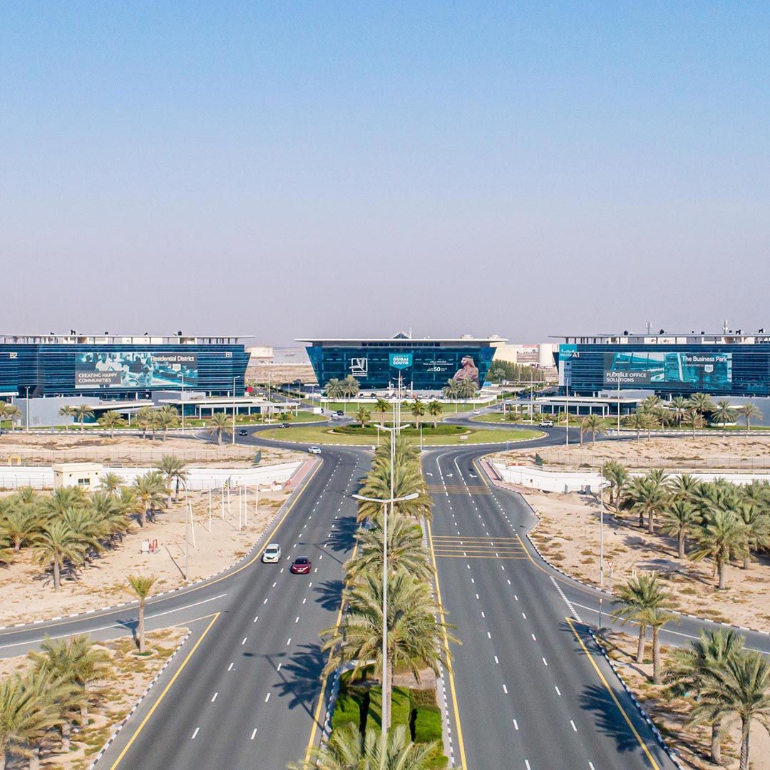 CushWakeCore's tweet image. Capital is flowing into the UAE, but land supply is tightly managed. With Grade A offices &amp;amp; logistics above 95% occupancy and double-digit rental growth, opportunities are selective — and access depends on strong local networks. ow.ly/evaw50X5rGL

#BetterNeverSettles #CWC