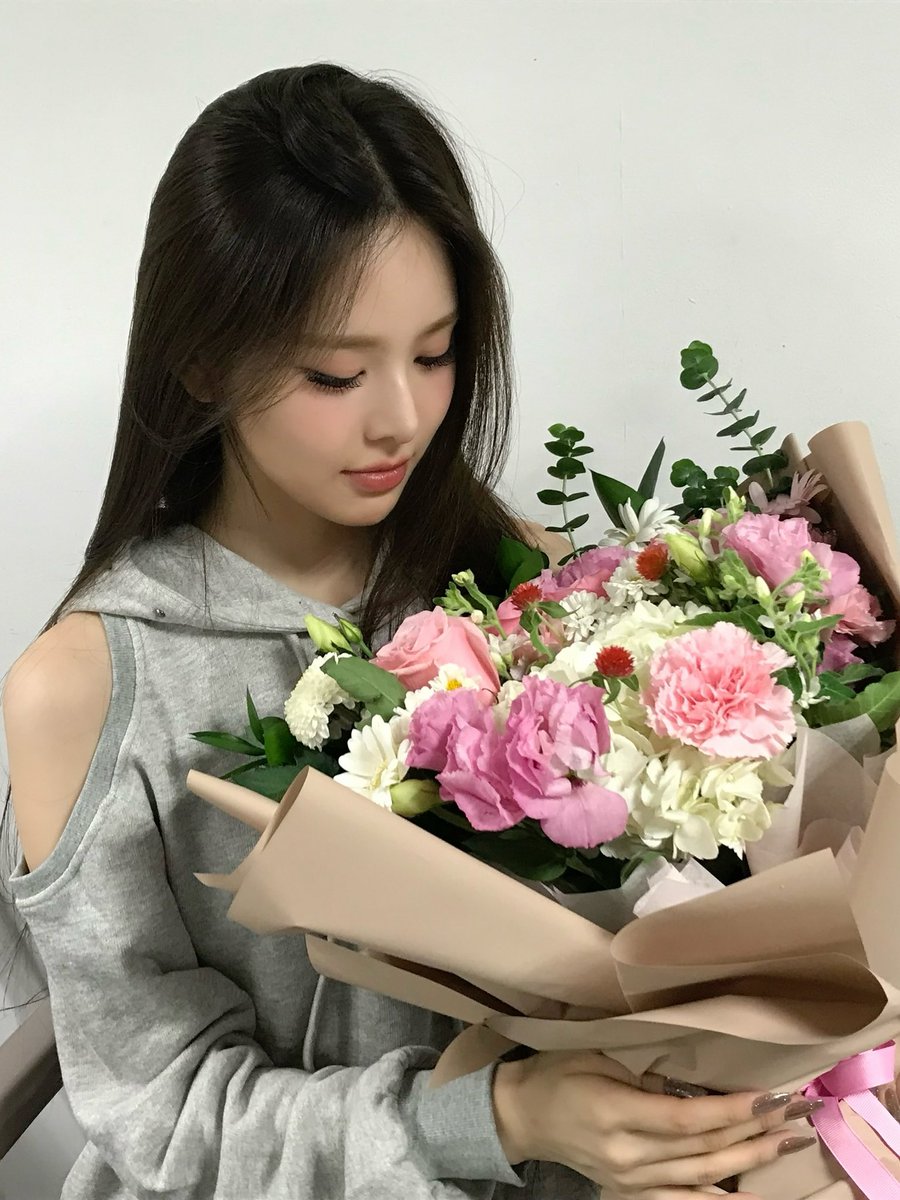 izna_offcl's tweet image. [izME📮]

💐🤍

#izna #이즈나
#BANGJEEMIN #방지민