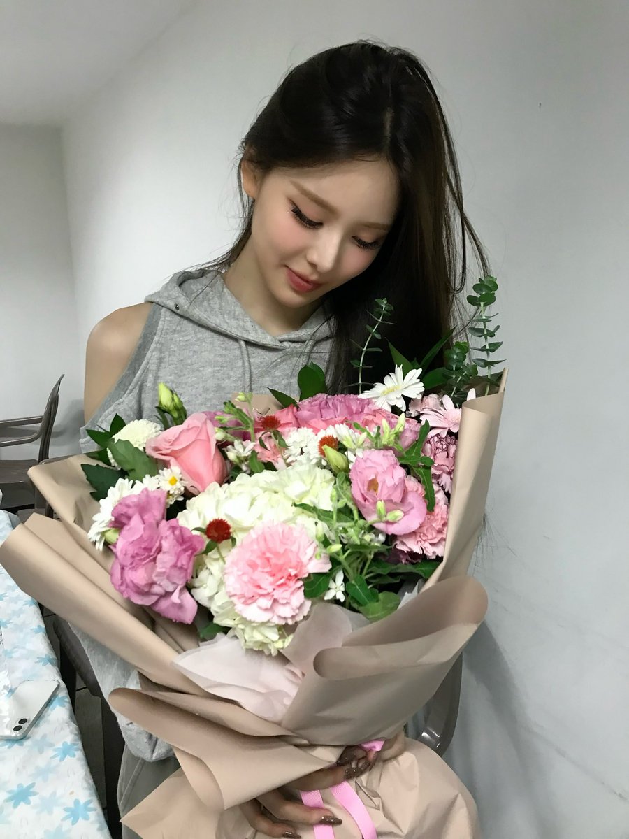 izna_offcl's tweet image. [izME📮]

💐🤍

#izna #이즈나
#BANGJEEMIN #방지민