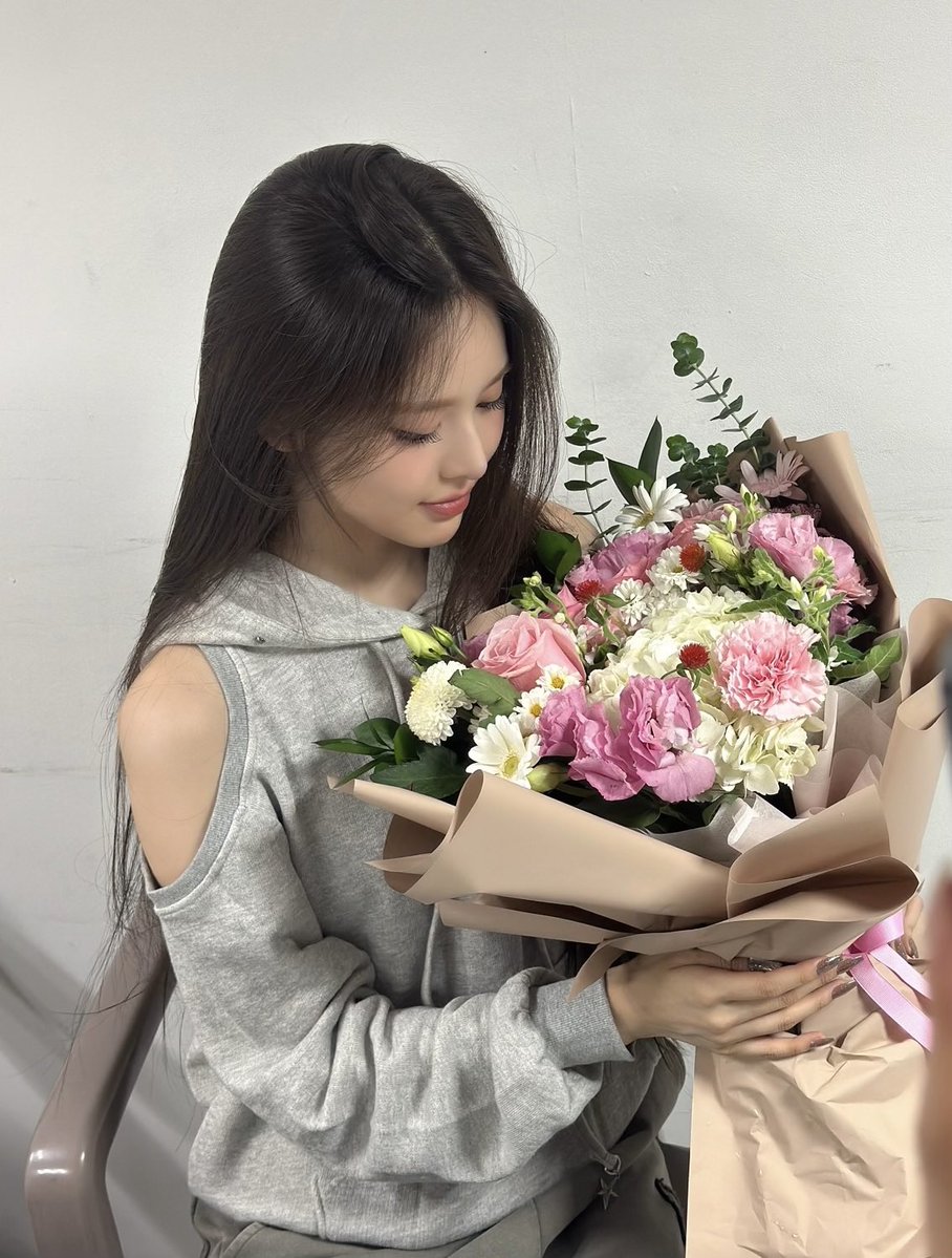 izna_offcl's tweet image. [izME📮]

💐🤍

#izna #이즈나
#BANGJEEMIN #방지민