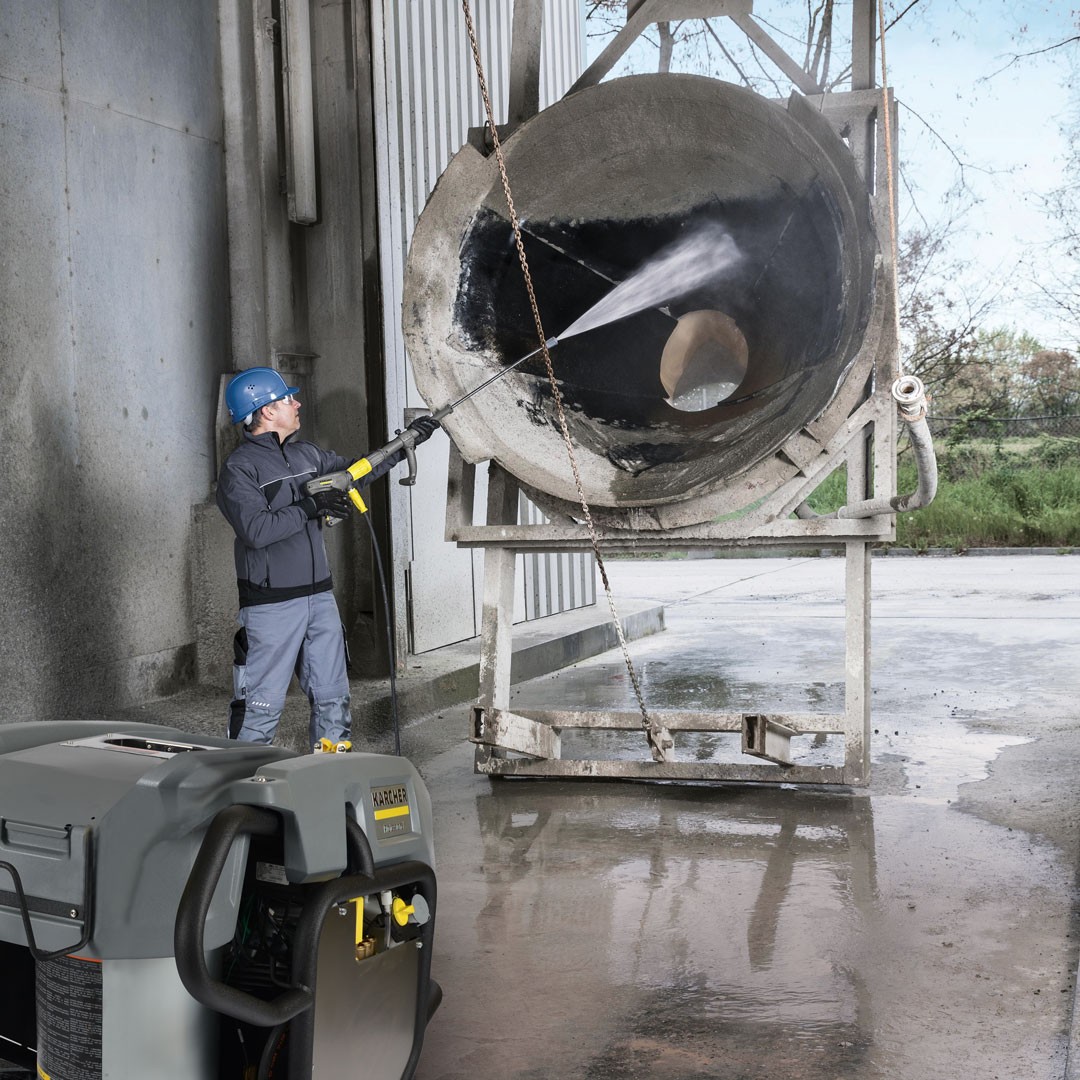 The Mojave Series is built tough, with solid stainless steel panels and up to 5.0 GPM and 3000 PSI to obliterate caked-on clay, mud, and cement. Keep your fleet inspection-ready and reduce downtime. Download our new Construction brochure to learn more.

kaercher.com/us/commercial/…