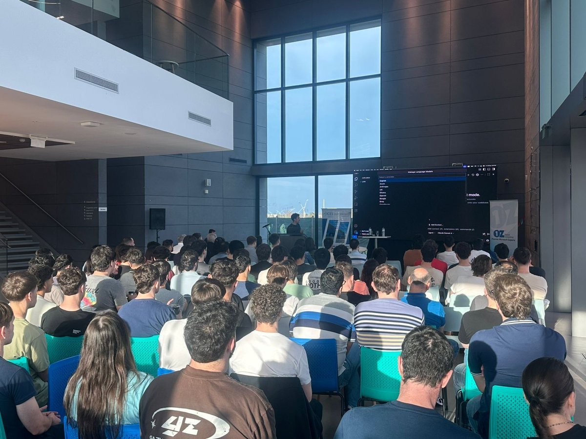 sebaleoperez's tweet image. Hace unos dias tuve la oportunidad de participar en el Visual Studio Code Dev Day en la ciudad de Sunchales, gran evento !
Gracias a @ppiova y a toda la organización 💯
@netbaires #vscodedevday #githubcopilot