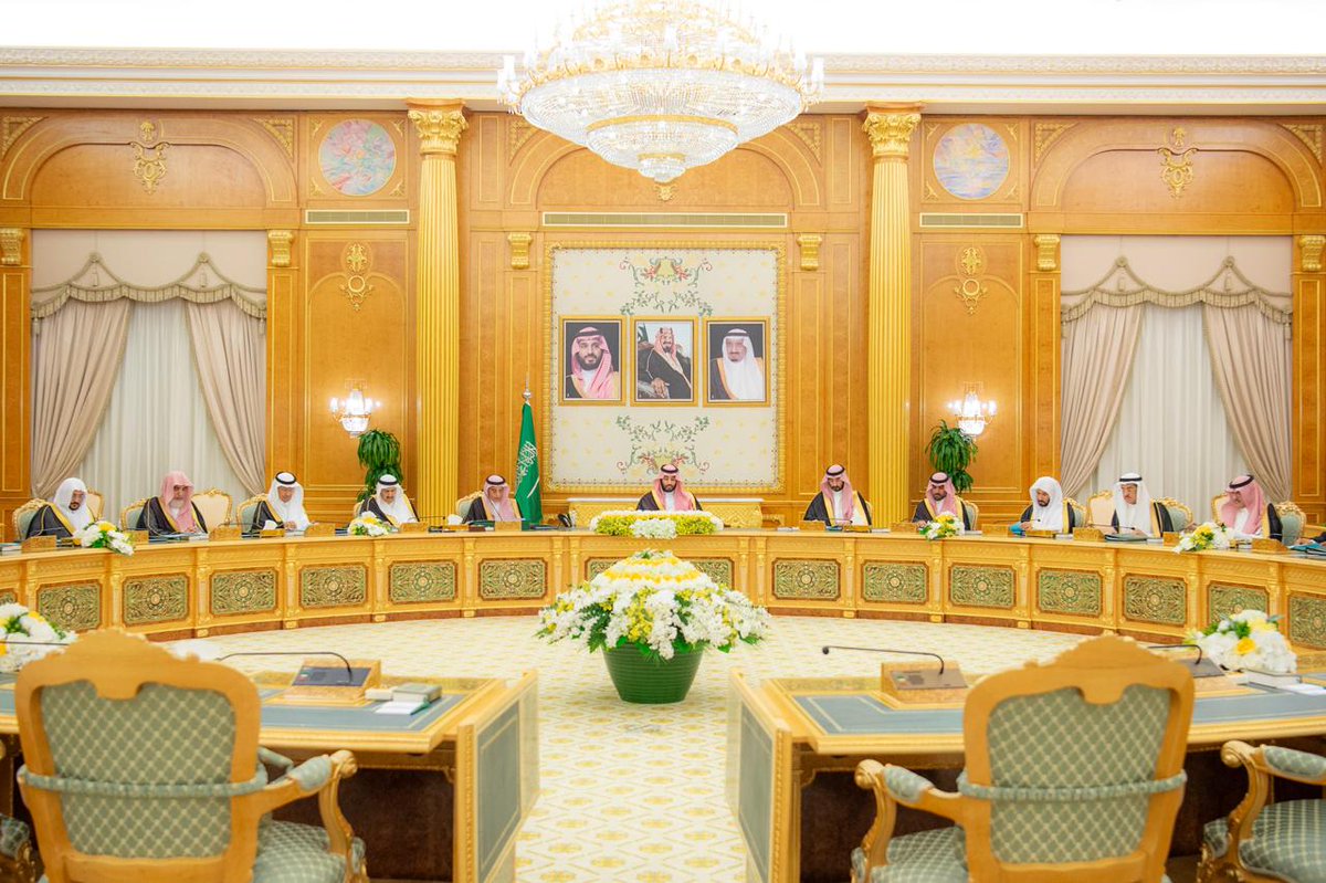#مجلس_الوزراء يتناول المستجدات الإقليمية الراهنة؛ لا سيما تطورات الأوضاع في الأراضي الفلسطينية المحتلة، ويؤكد الترحيب بالخطوات المتخذة حيال مقترح فخامة رئيس الولايات المتحدة الأمريكية دونالد ترمب لإنهاء الحرب على #غزة، وإطلاق سراح جميع الرهائن، والبدء الفوري بالمفاوضات للاتفاق