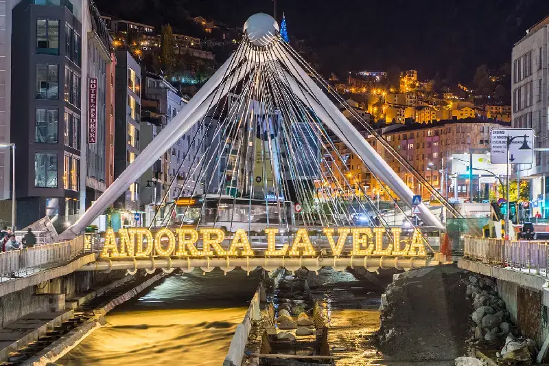 danfmsg's tweet image. Andorra es un lugar increíble. Andorra es lo que España podría ser y ha decidido no ser.
A diferencia de España, no parece que Andorra tenga un problema con la inmigración disfuncional. En Andorra la gente se comporta con civismo, las calles están limpias y la delincuencia…