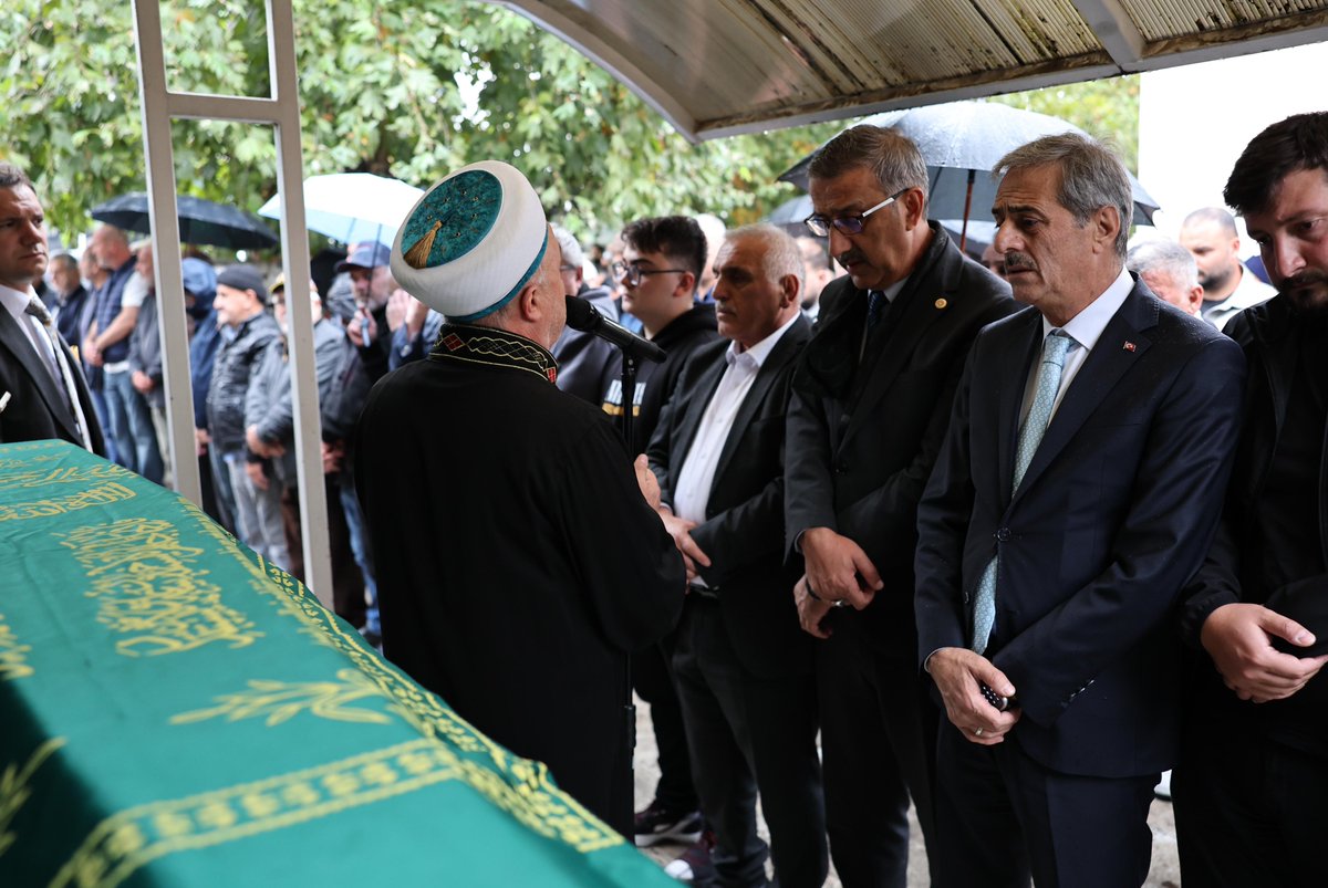 sbYusufAlemdar's tweet photo. Bugün vefat eden dava arkadaşımız, AK Parti Sapanca Kurucu İlçe Başkanımız Selami Öztürk’ün cenazesine katılarak ailesi ve yakınlarına başsağlığı dileklerimizi ilettik.
Merhuma Allah’tan rahmet diliyorum.
Mekanı cennet olsun. https://t.co/Rb0dT4vCEE