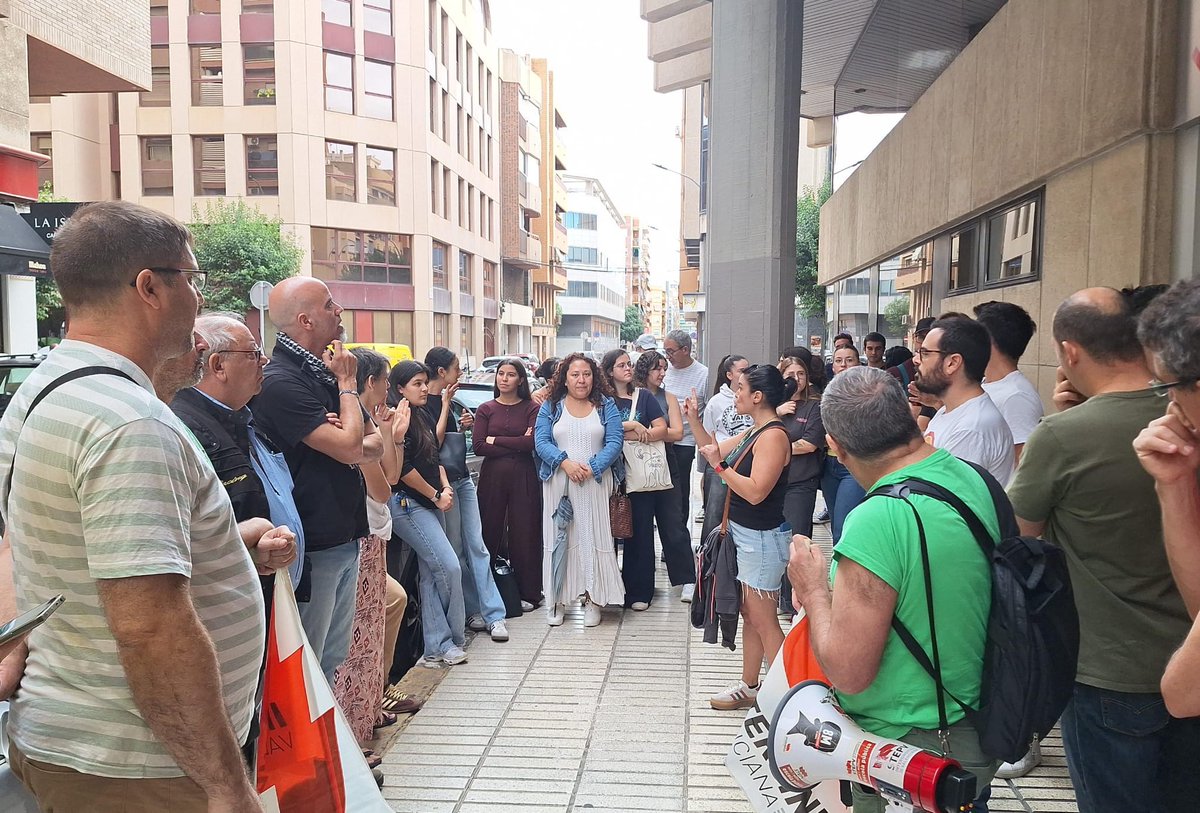La lluita continua!
Per unes condicions dignes!
Amb les companyes i companys de l'Assemblea d'Experts i Especialistes.