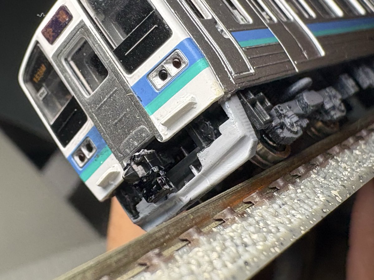 試作品

211系3000番台スカート
（スカート周り一体成形）

前回出したものと細かいところが変わっています。簡易的に塗装しています！