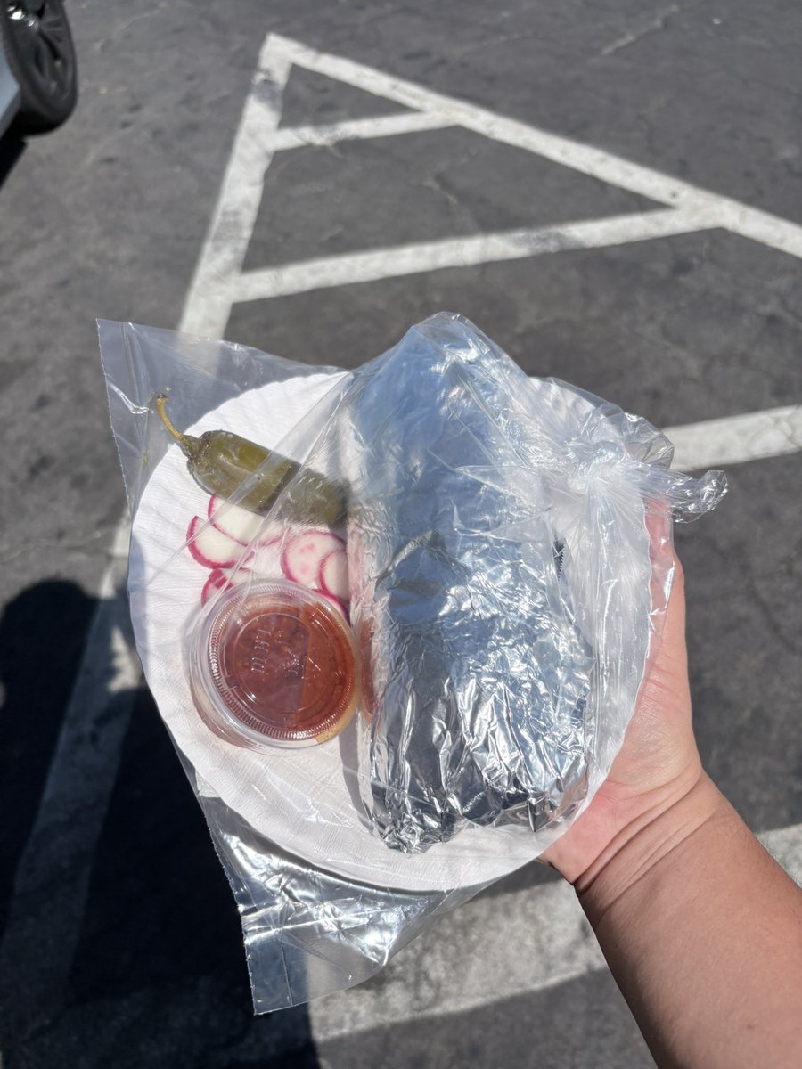 EdweezyForshezy's tweet photo. @drinkgaragebeer Look at the size of this burrito. Pretty cool if you ask me. https://t.co/anrcRKiWXl