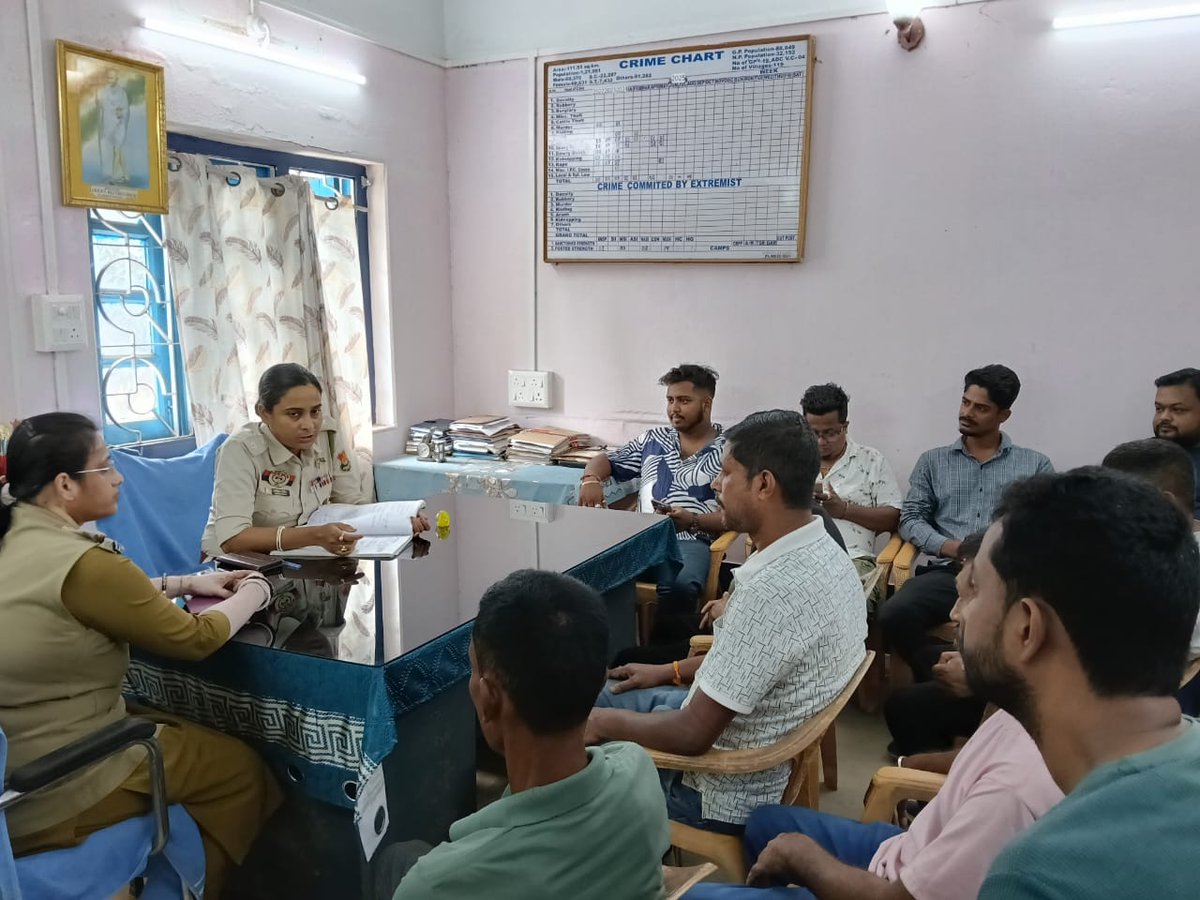 tp_north's tweet image. On 07.10.25 OC Dharmanagar Women PS along with staff conducted Prayaas Meeting at PS complex where disscuss about hurt and assault issue solved, Road Traffic incident, CAW, bed effect of drug addiction etc.