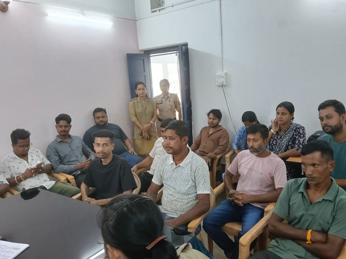 tp_north's tweet image. On 07.10.25 OC Dharmanagar Women PS along with staff conducted Prayaas Meeting at PS complex where disscuss about hurt and assault issue solved, Road Traffic incident, CAW, bed effect of drug addiction etc.