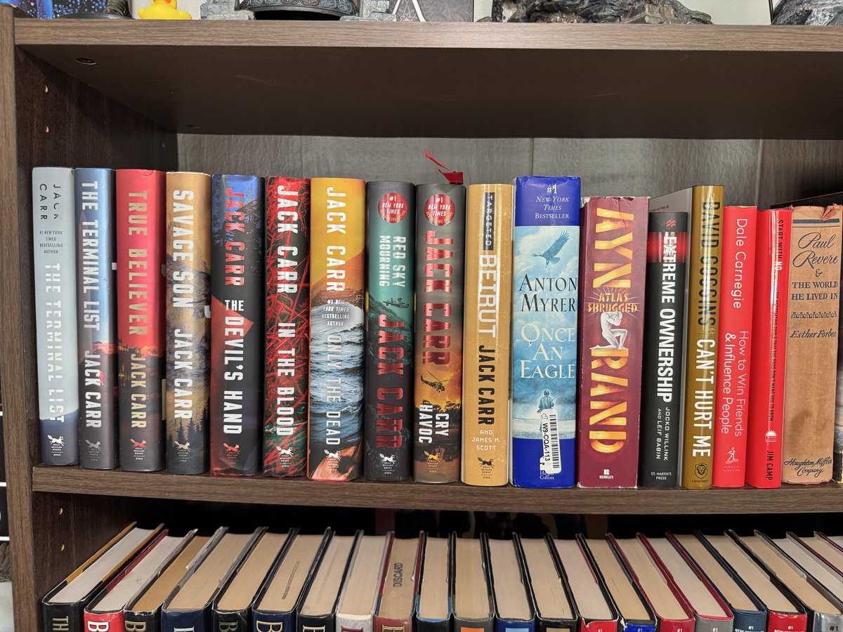 Happy to say my top shelf has its long awaited addition to it.
Been waiting for <a href="/JackCarrUSA/">Jack Carr</a>’s “CRY HAVOC” for quite a while now.

All settled in the new house, carving out every moment possible to dig into this book. Super excited to explore a new era. 🇺🇸