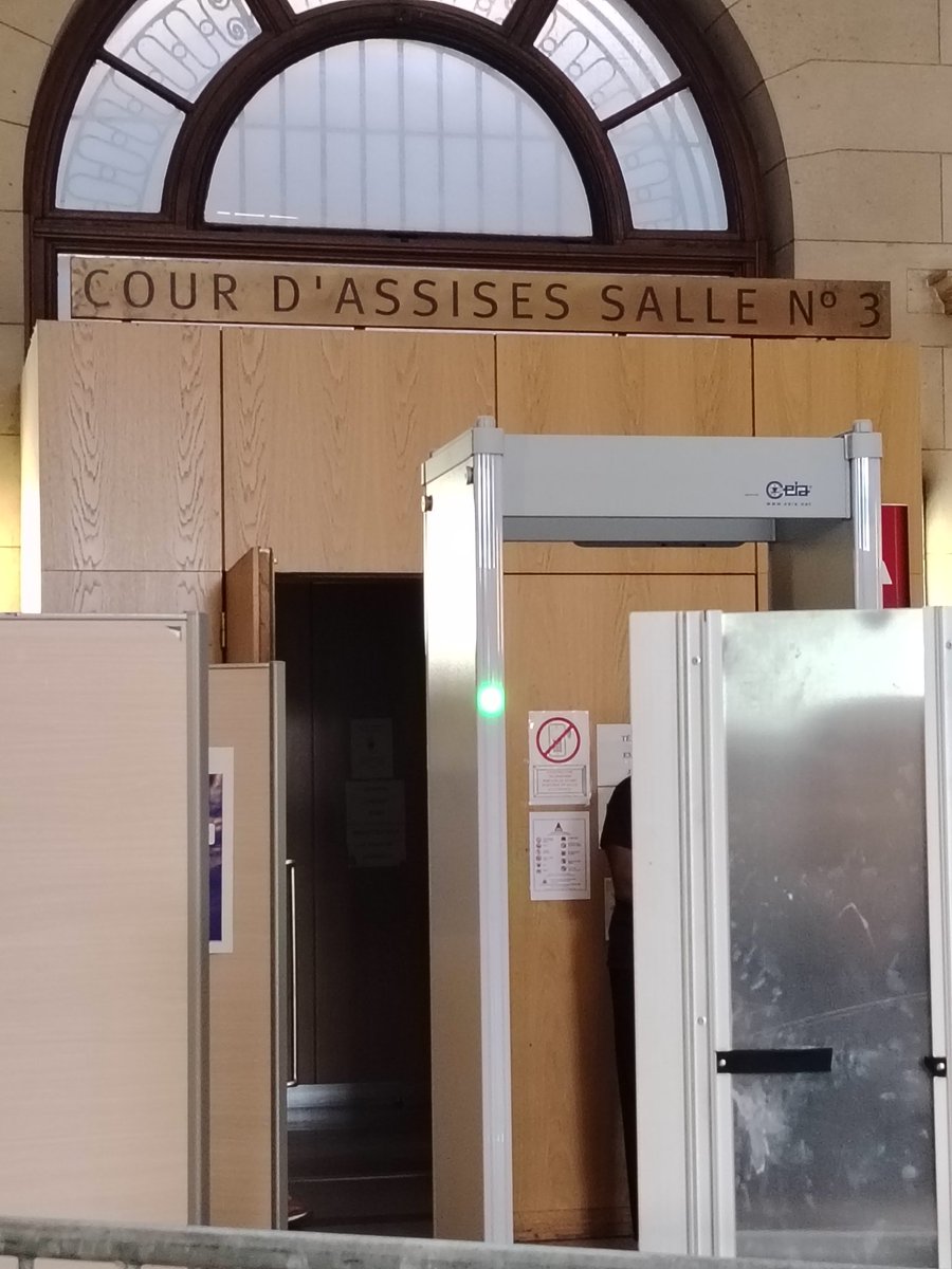 17ᵉ jour du procès en appel de MUNYEMANA Sosthène, à Paris 
Les témoins continuent à livrer leurs témoignages, toujours poignants et déstabilisants pour l’audience, comme celui de Mme C., qui avait 17 ans en 1994 et a témoigné cet après-midi au sujet du viol qu’elle a subi.