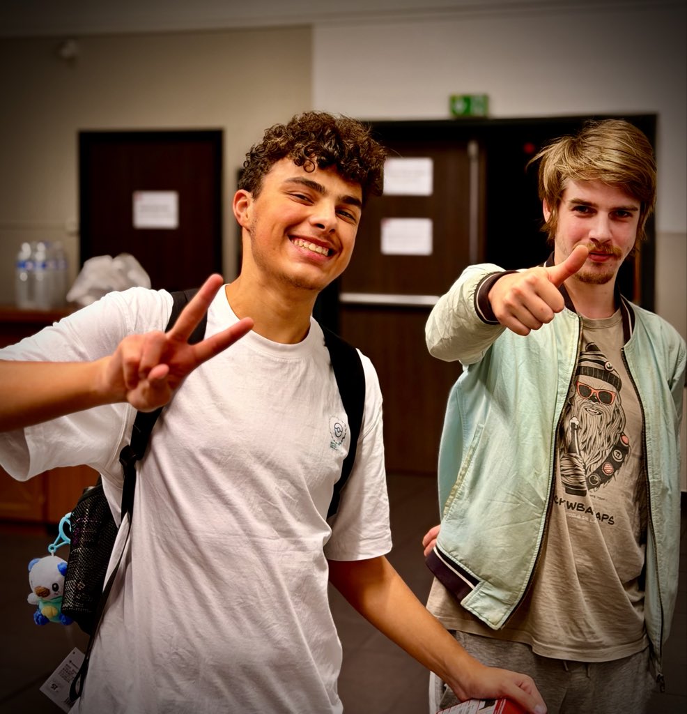 TeamVegacy's tweet photo. 📷 Petit album de la weekly #11 

Bonne humeur, bonne bouffe et @Pop0M qui gagne à la fin 😴

Rdv Lundi prochain pour la #12 (inscription ouverte en réponse)

https://t.co/FmqZQATeKJ https://t.co/oRlxkZLRra