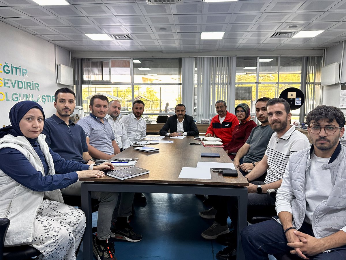 Vali Yardımcımız Ömer Tekeş Erva Spor Okulları Koordinasyon birimimizde değerlendirme ve istişare toplantısı gerçekleştirdi.