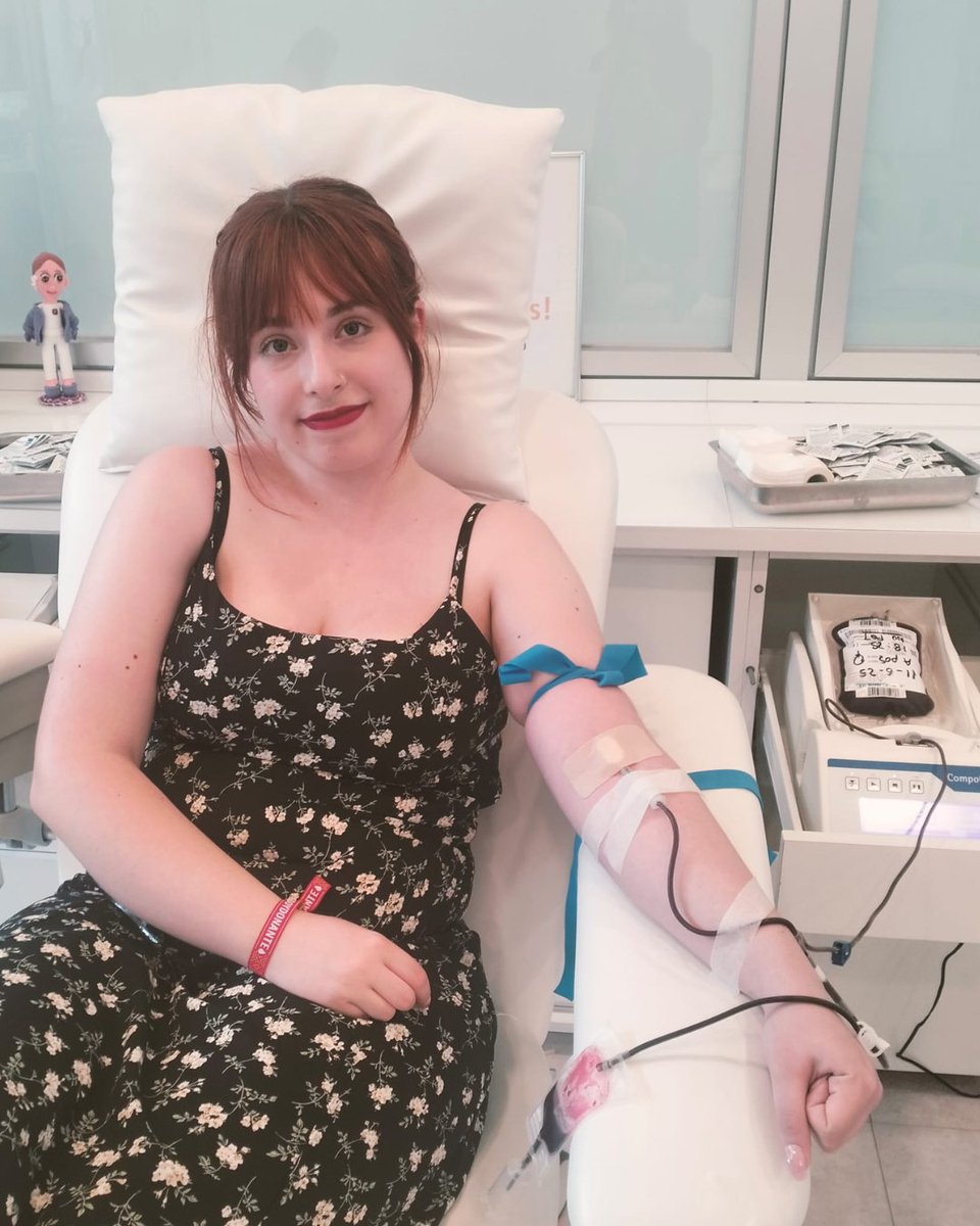 Ella ya lo ha hecho: donar sangre y salvar vidas. 💉
Tú también puedes marcar la diferencia.

👉 Requisitos básicos:
✔️ 18-65 años
✔️ +50 kg
✔️ Buena salud

Encuentra tu punto de donación en:
centrodehemoterapiacyl.es/puntos-de-dona…

#DonaSangreCyL #SalvaVidas #YoDonoSangre