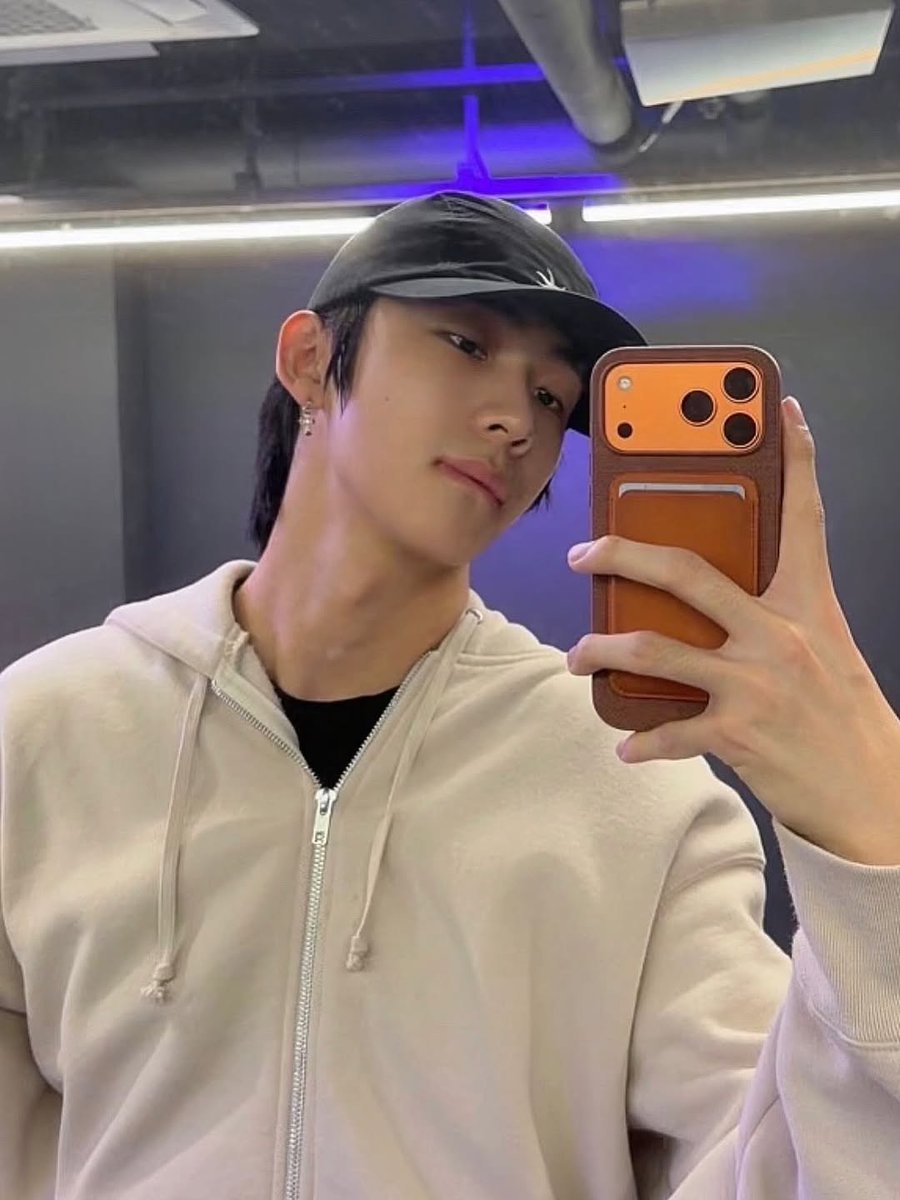 NIANCENTRAL's tweet photo. 251007 | raplikenian instagram update

'Hi'

#NIANBOHENG #NIAN #니안보행 #니안 https://t.co/uWpmDReo0L