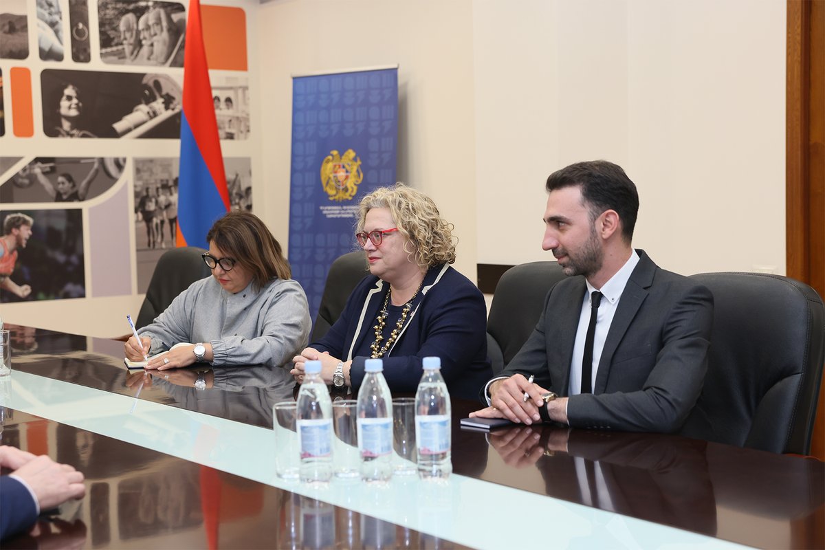 Great meeting with Education Minister Zhanna Andreasyan🇬🇧🇦🇲
<a href="/amBritish/">British Council</a> with UK partners @UCL <a href="/UAL/">University of the Arts London</a> <a href="/RCStweets/">Royal Conservatoire of Scotland</a> are delivering effective reforms in schools &amp; universities, incl. music education. Our #Education co-operation delivers results &amp; strengthens our #StrategicPartnerhsip