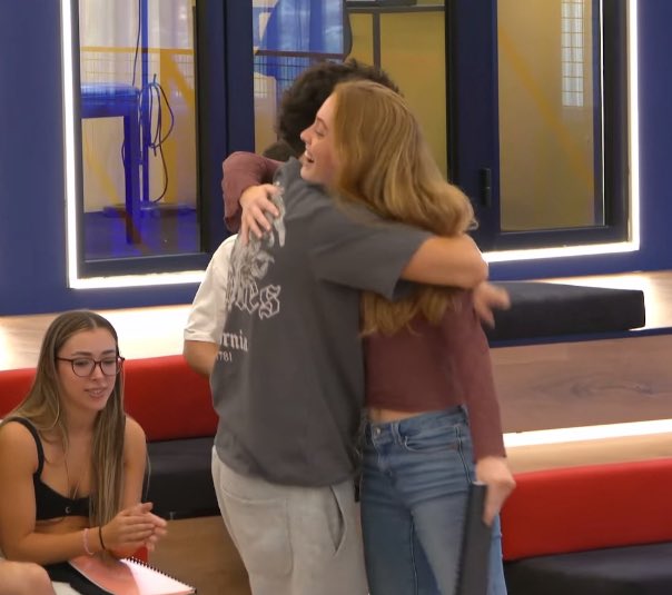 jjlqnvdm's tweet image. ella tenía dos libretas y un dúo carpetero metidisimo para su gala 4 #OTDirecto7O