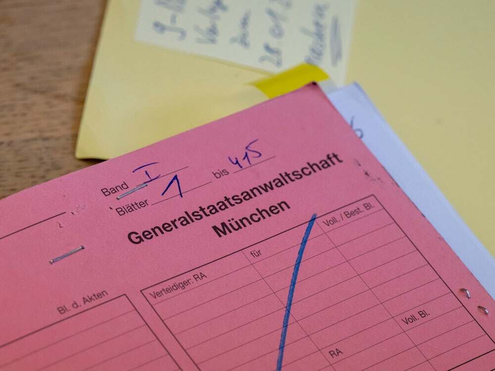 Razzia am Starnberger See: Generalstaatsanwaltschaft München lässt Holocaust-Leugner verhaften
ift.tt/3BbF4S2
#SZ #Politik #GRBsB #Rechtsextremismus

Alfred Sch. saß schon mehrmals im Gefängnis, weil er die Tatsache bestreitet, dass die Nazis Millionen Juden ermordet h…