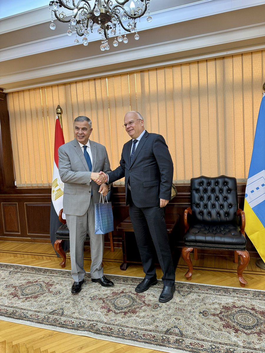 زار السفير السويدي لدى مصر مدينة الإسكندرية الأسبوع الماضي، حيث عقد اجتماعًا مثمرًا مع محافظ الإسكندرية، الفريق أحمد خالد. 

تناول اللقاء سبل تعزيز العلاقات الثنائية بين السويد ومصر، والتطورات الإقليمية، بالإضافة إلى الصناعات السويدية الرائدة.

كما ناقش الجانبان فرص التعاون