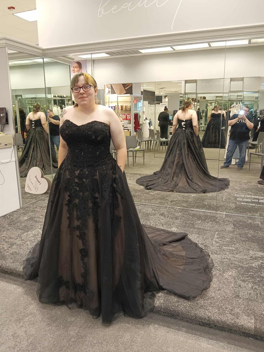 chipchip34's tweet image. The dress 🥰