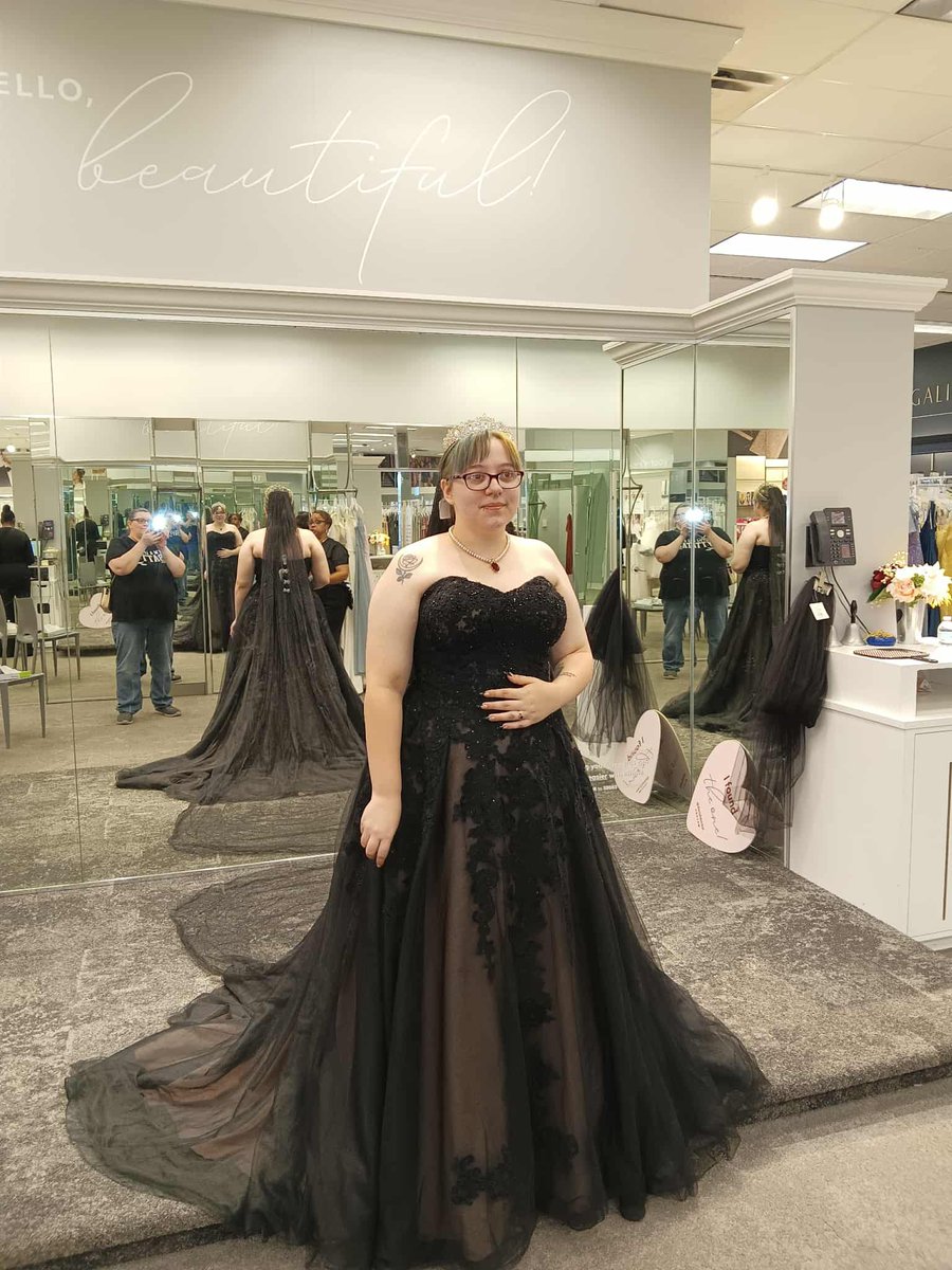 chipchip34's tweet image. The dress 🥰