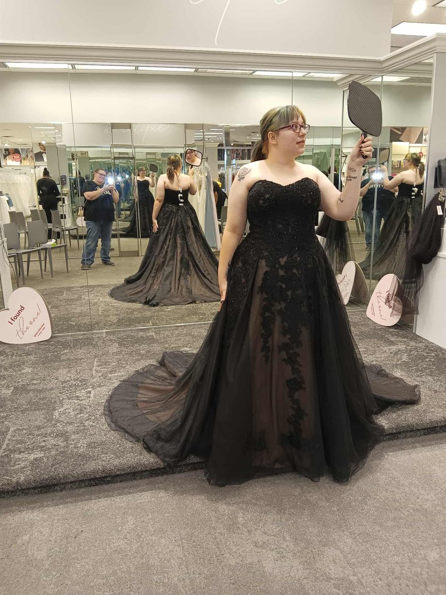 chipchip34's tweet image. The dress 🥰