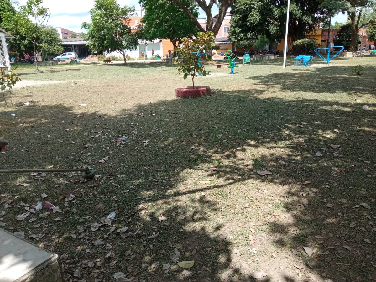 ESPG_META's tweet photo. 📷📷 Continuamos embelleciendo a Granada con trabajo y compromiso.
Nuestro equipo de guadañado realizó labores de limpieza y mantenimiento en el parque del barrio Montoya Pava, recuperando sus zonas verdes y brindando un espacio más agradable para la comunidad. 📷📷 https://t.co/40FqWWXIrB