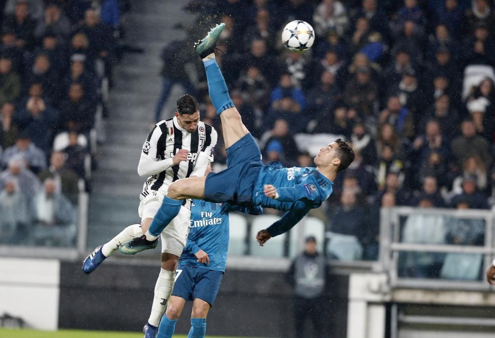 ElInmortal____'s tweet photo. La chilena perfecta la tiene él.

El cabezazo perfecto lo tiene él.

El tiro libre perfecto lo tiene él.

El tiro de larga distancia perfecto lo tiene él.

Cristiano Ronaldo en la Champions fue peak absoluto en todas las facetas. Un 10 en todo.

Jamás veremos un jugador igual. https://t.co/naoHAu1QIQ