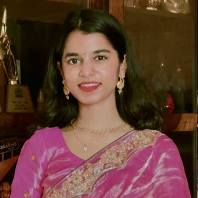 प्रसिद्ध लोक गायिका मैथिली ठाकुर है।

ये विधायक बनना चाहती है।

बिहार में डेली छात्रों पर लाठी चार्ज होता है
बेरोजगारी,महंगाई पर इसने कितना बार बोली है।

लोक कला का सम्मान होना चाहिए इससे मैं सहमत हूँ 

इनकी योग्यता है सत्ता की दलाली करना